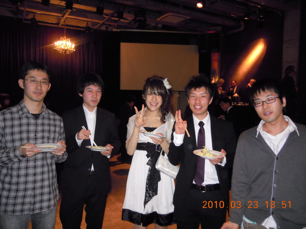 2009年度の修士２年生の修了式の写真2